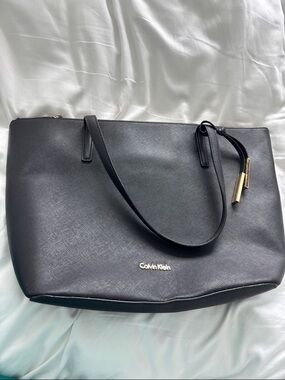 Calvin Klein Leather Shoulder Handbag
